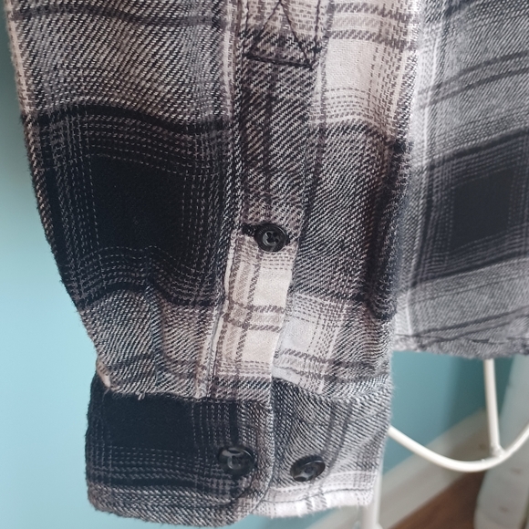 EUC Woolrich Black, Grey, & White Plaid 100% Cotton Flannel Shirt-Men's Size XL - Picture 5 of 6